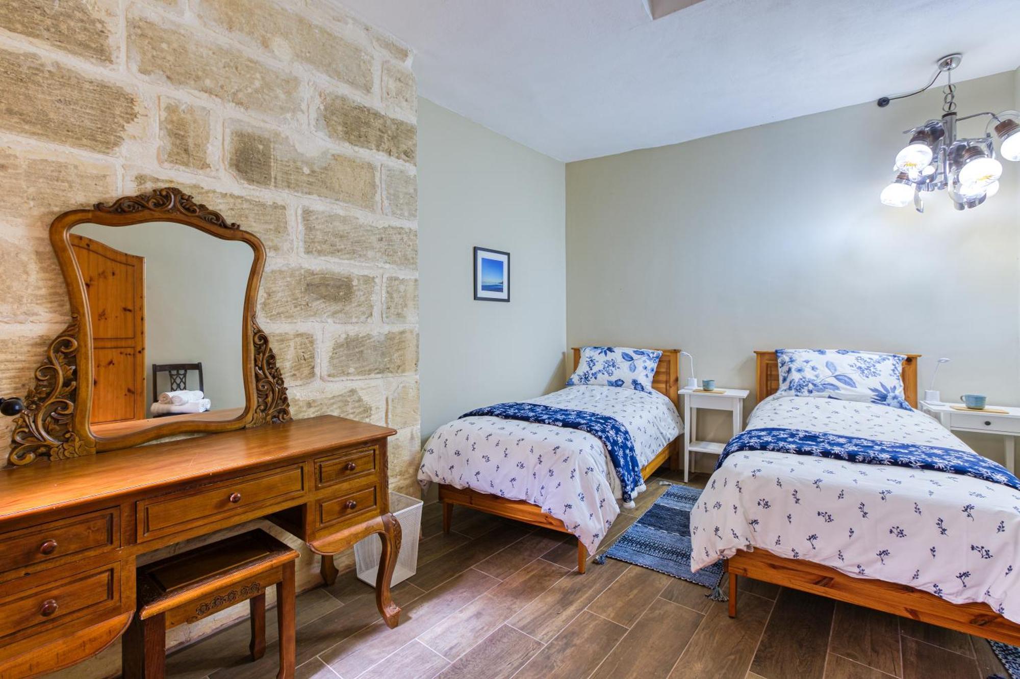 Rb42 - Charming & Historic House